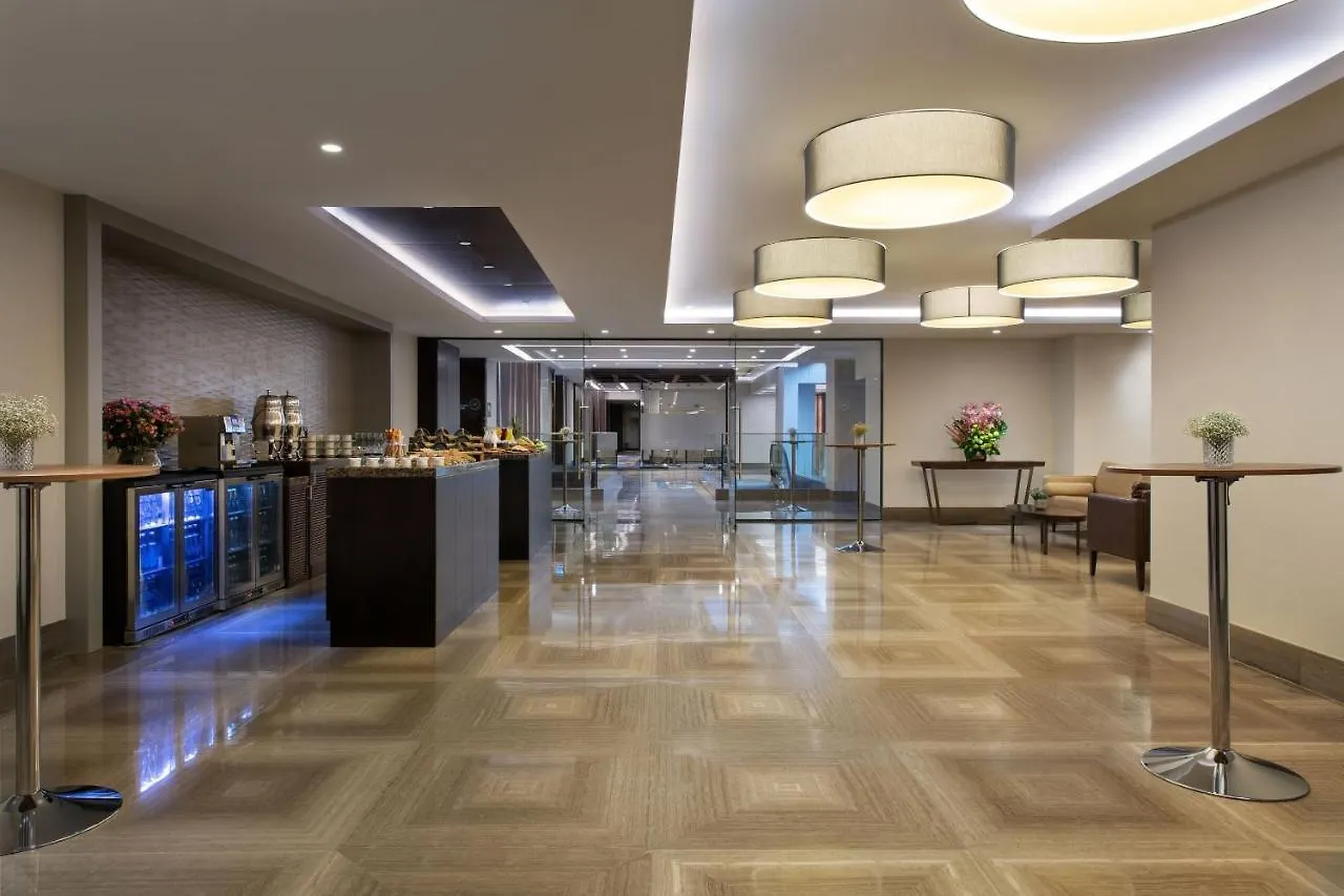 Sheraton Istanbul City Center מלון